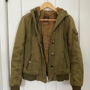 Early 2000s Old Navy Faux Fur Lined Army Green Cargo Jacket Size Medium